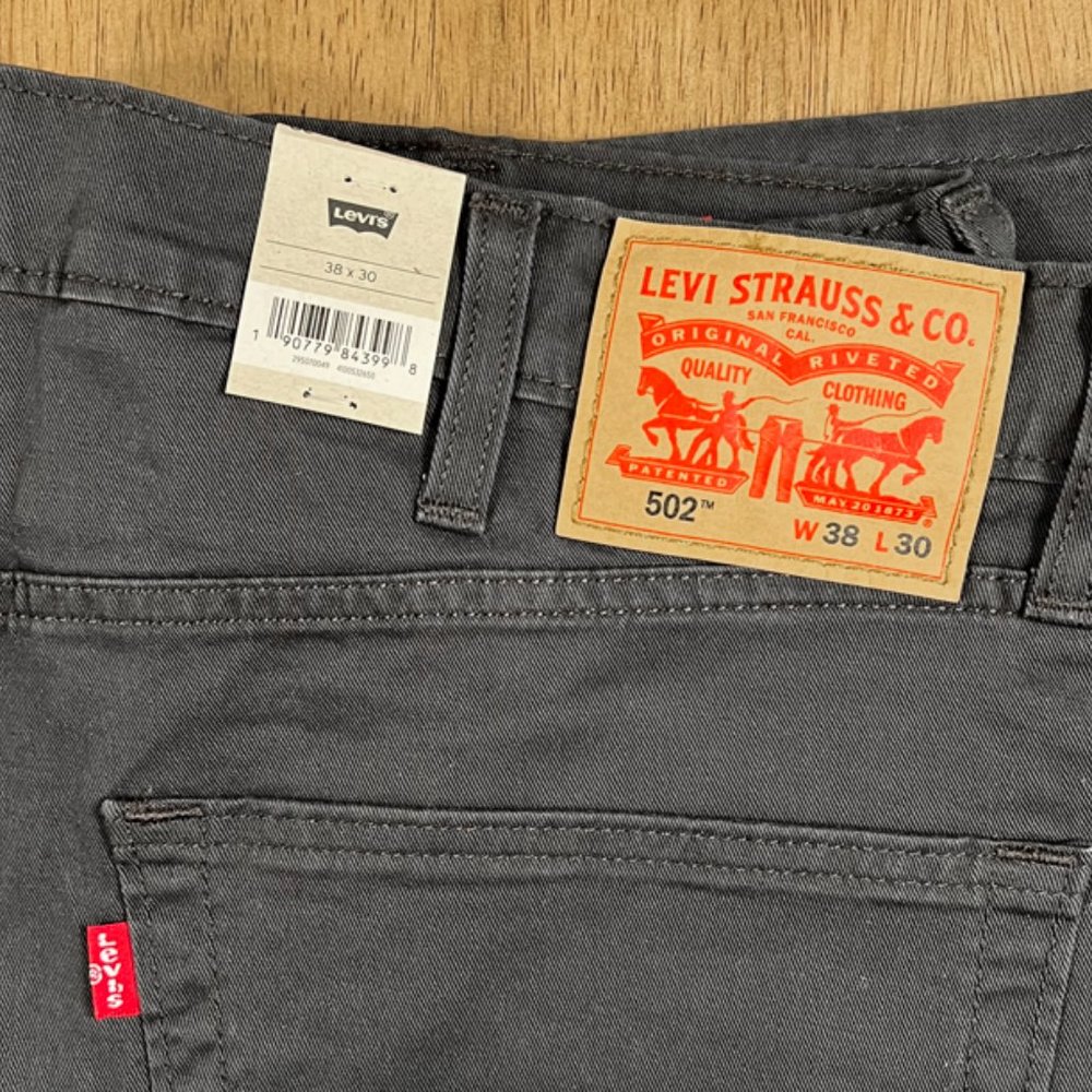 Levi's Men's 38x30 Charcoal Gray 502 Taper Pants New W/Tags